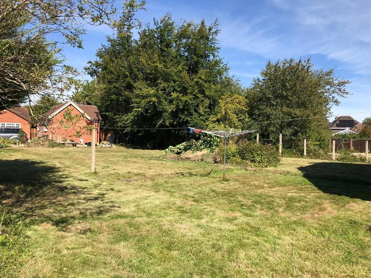 Amazing Quiet Garden House Near London Luton Airport Apartamento Habitación en casa particular Luton (Bedfordshire)