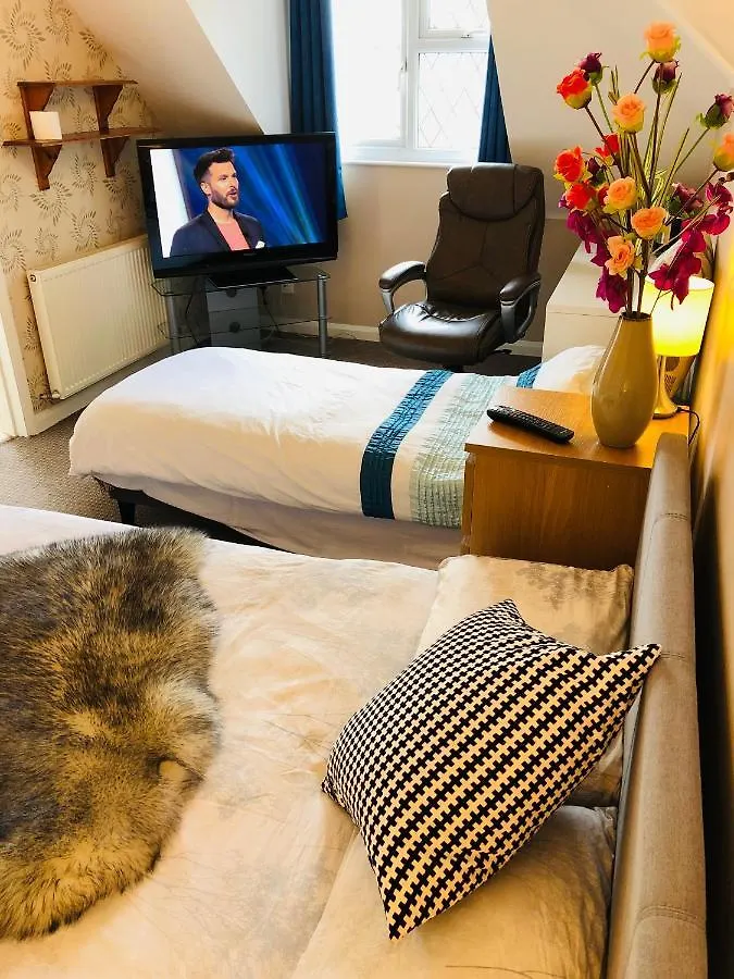 Amazing Quiet Garden House Near London Luton Airport Apartamento